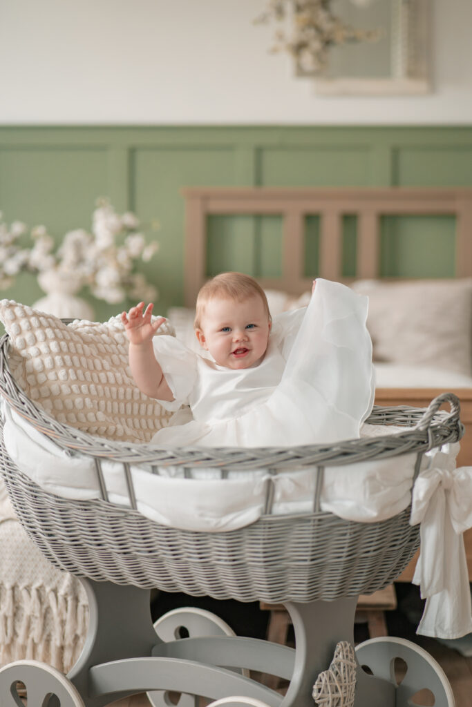 krikstynos, fotografas, fotografavimas, vaikai, baznycia, seima, pora, krikstas, krikstynu fotografavimas, krikstynu fotosesija, krikstynos studijoje, krikstynu fotografas