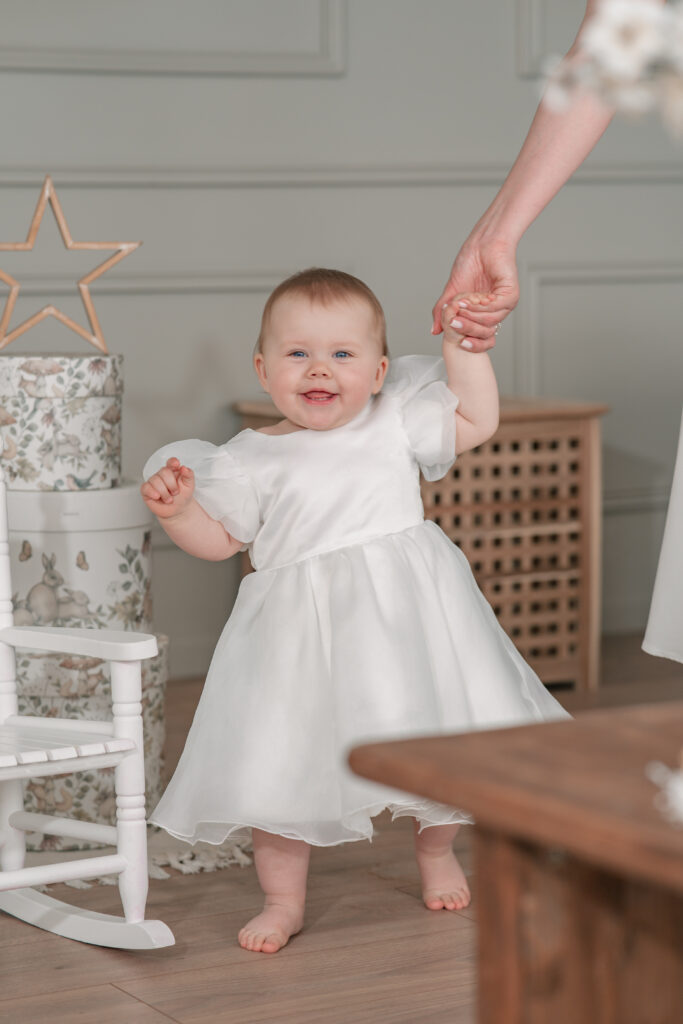 krikstynos, fotografas, fotografavimas, vaikai, baznycia, seima, pora, krikstas, krikstynu fotografavimas, krikstynu fotosesija, krikstynos studijoje, krikstynu fotografas