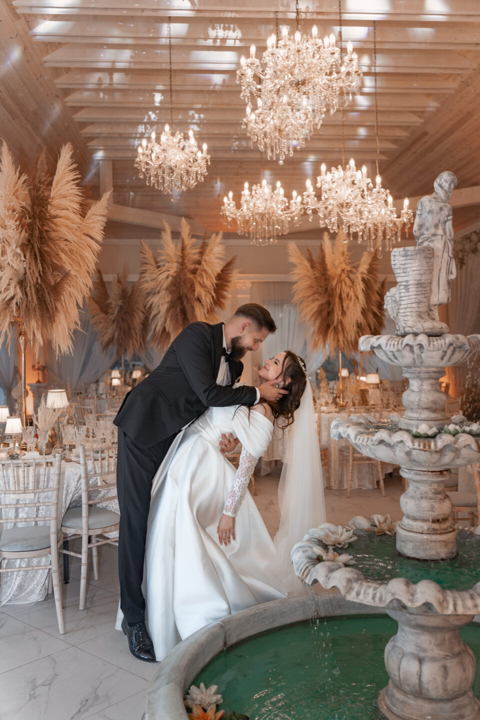 vestuviu fotosesija, fotografas, vestuves, fotografavimas, senamiestis, Vileisiu rumai, nuotaka, vestuves vilniuje, Vilnius, fotosesija senamiestyje, fotosesija kaune, Kaunas, fotografavimas dronu, vestuves su gyvunais, vestuves su zirgais, vestuviu fotografavimas, geriausias fotografas, geriausias fotografas vilniuje, geriausias fotografas kaune, vila laumzirgis, vogue nuotrauka